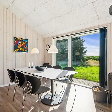 Casa vacanze Bright And Stylish Near Gjerrild *
